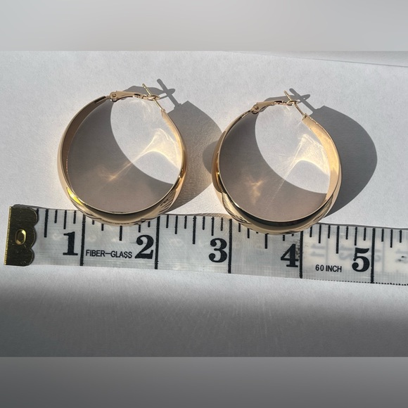 Elegant Gold Hoop Earrings Brand New - Picture 6 of 7